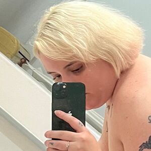 bustyblondibabby
